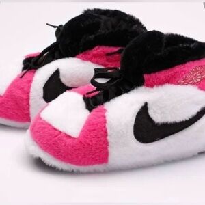 Nike dunk slippers fits all kids ages 10-17 teens brand new unisex